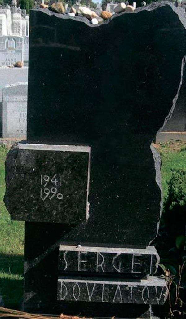 Могила Сергея Довлатова в Нью-Йорке