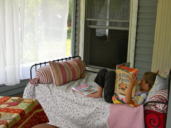 Motivate kids to read with reading nooks