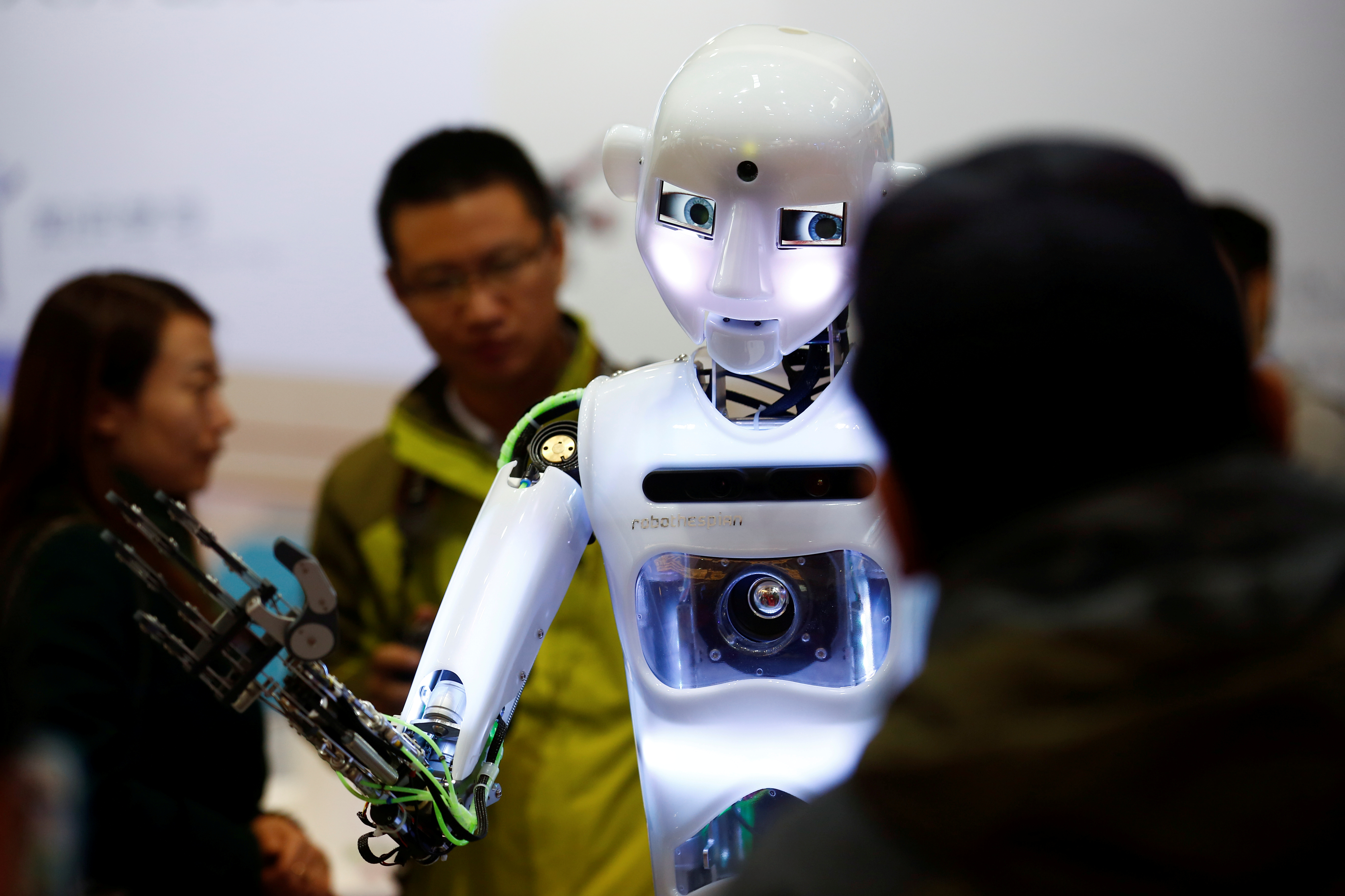 Случаи с ии. Современные роботы. Роботы будущего. Робот с искусственным интеллектом. Роботы в будущем.
