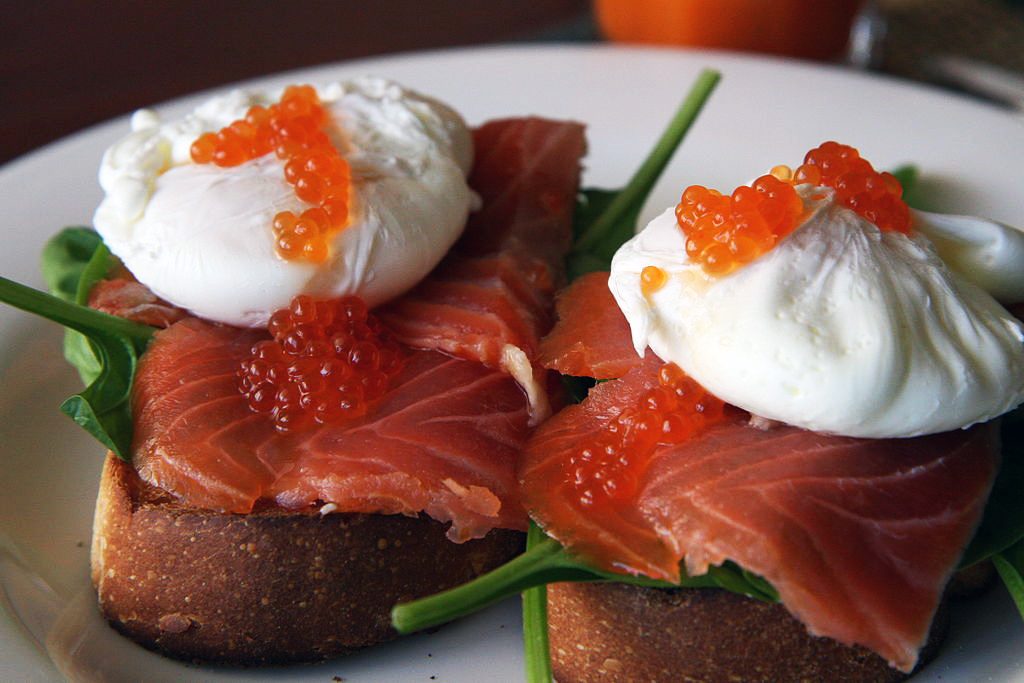 Poached eggs with salmon and caviar is a snack that